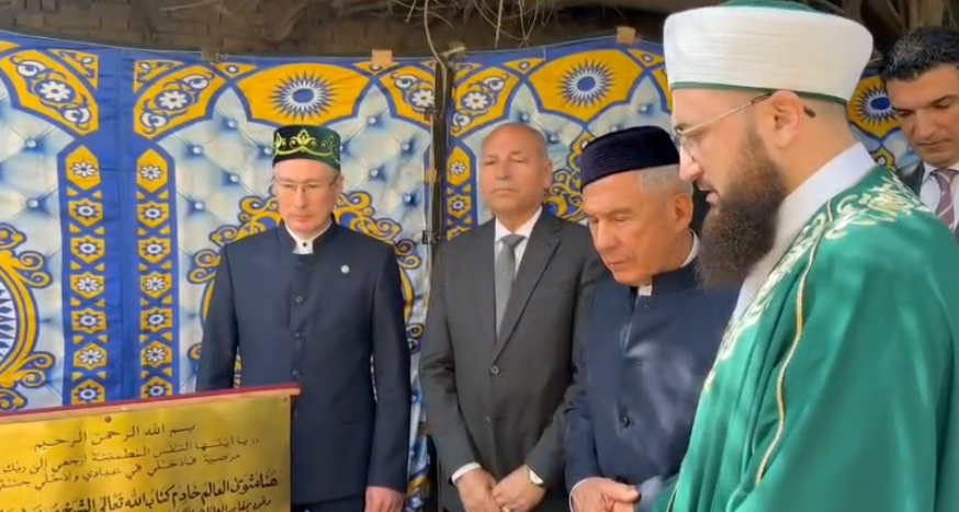 زار رئيس جمهورية تتارستان، ضريح الفيلسوف والعالم التتري موسى بيغييف