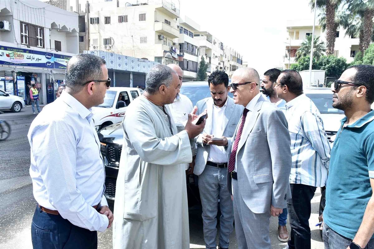 جولة ميدانية لمحافظ الأقصر لتحسين الخدمات
