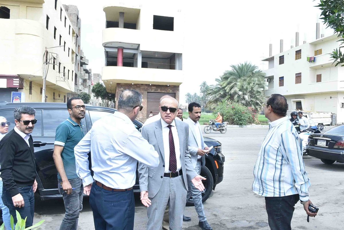 جولة ميدانية لمحافظ الأقصر لتحسين الخدمات