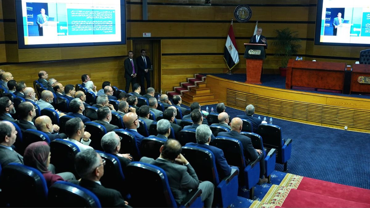 وزير البترول في لقاءً موسعًا وحوارًا مفتوحًا مع رؤساء شركات إنتاج البترول والغاز،&nbsp;