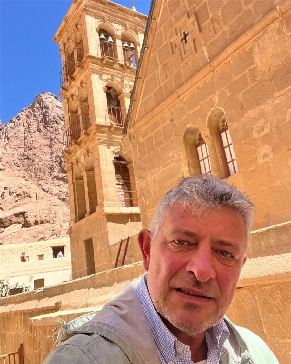 سفراء أوروبيون يزورون دير سانت كاترين للاحتفال بعيد القيامة