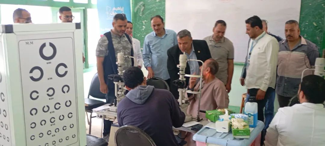 1000548318
