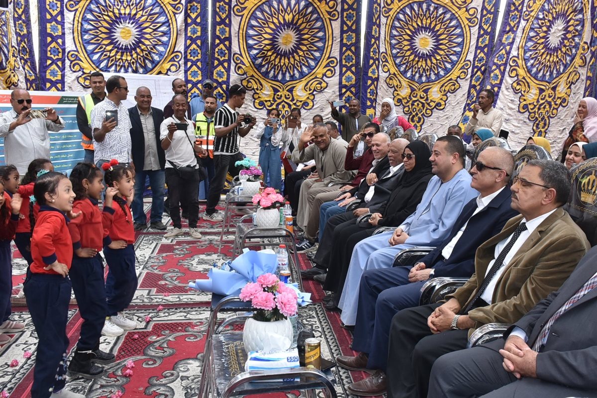 محافظ الأقصر يفتتح محطتي صرف صحي في إسنا