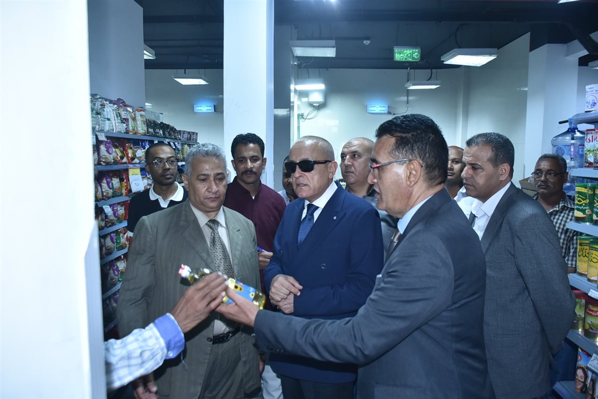 محافظ الأقصر يفتتح سوق اليوم الواحد