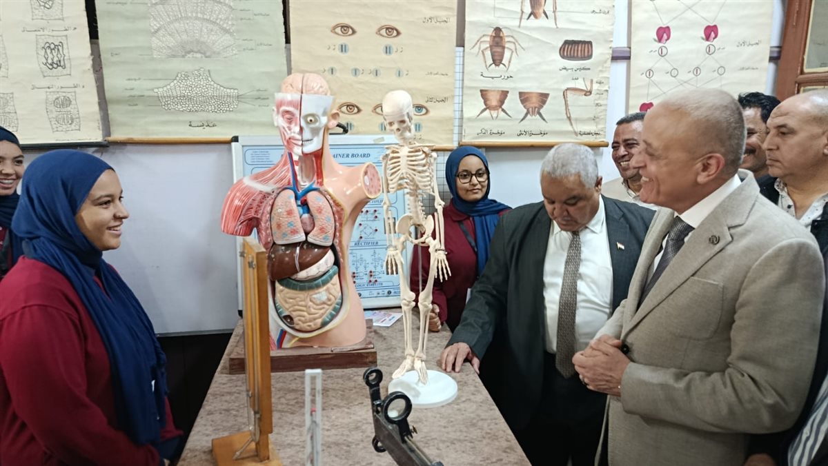 محافظ الأقصر وزيارة لمدرسة أرمنت الثانوية بنات&nbsp;