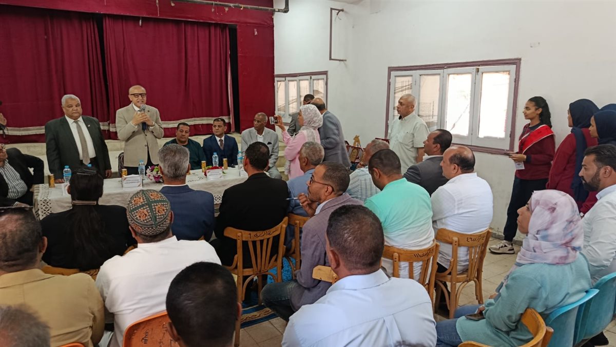 محافظ الأقصر وزيارة لمدرسة أرمنت الثانوية بنات&nbsp;