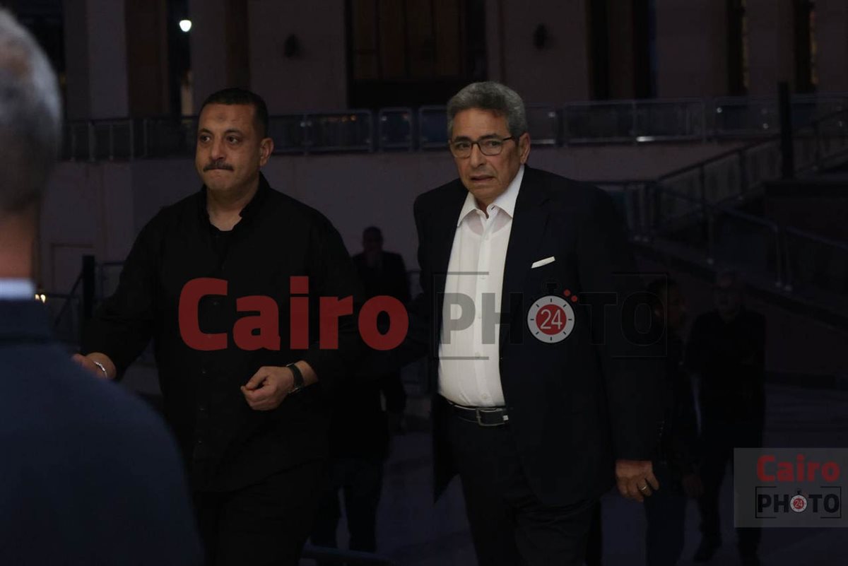 منة شلبي تصل مسجد المشير طنطاوي بالتجمع الخامس لاستقبال عزاء والدها&nbsp;
