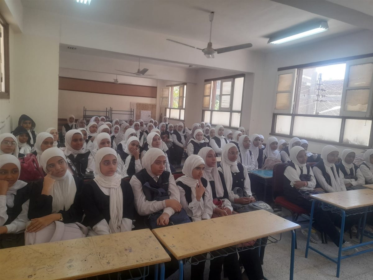 ندوات توعوية مكثفة بالمدارس