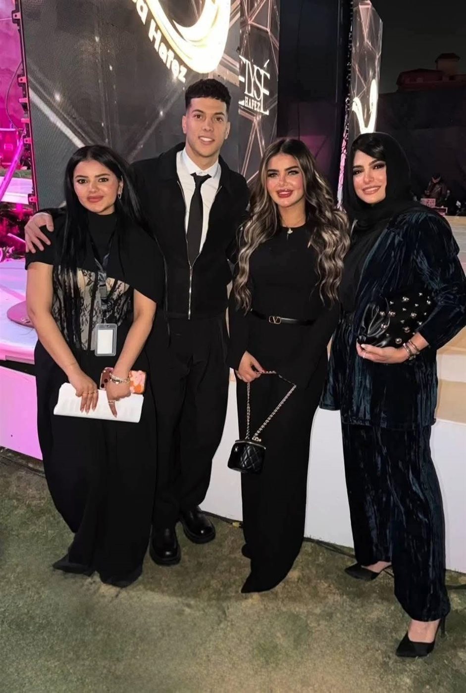 إمام عاشور يساند زوجته فى أول عرض أزياء من تصميماتها