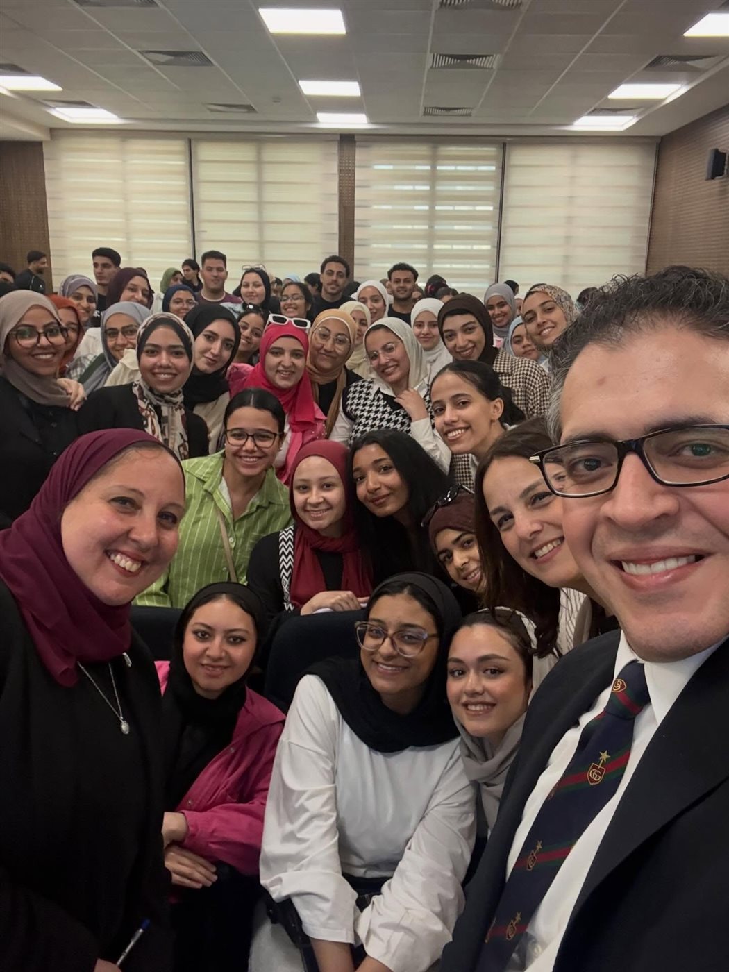 كلية الإعلام بجامعة عين شمس تكرم الدكتور مهاب مجاهد