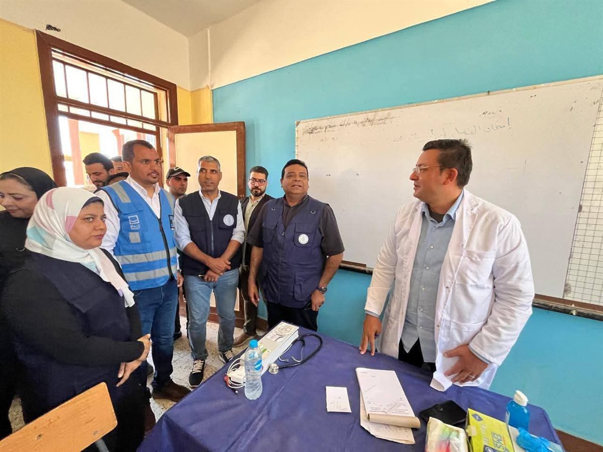 مدير الرعاية الصحية يتفقد القافلة المجانية بالطور
