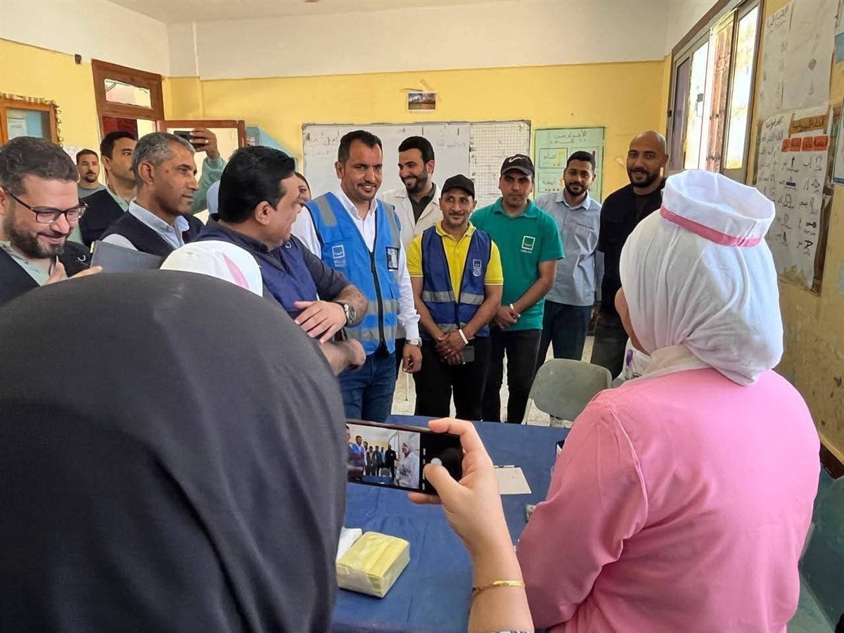 مدير الرعاية الصحية يتفقد القافلة المجانية بالطور