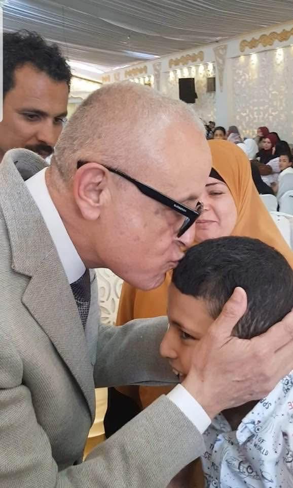 محافظ الأقصر والطفل ياسين