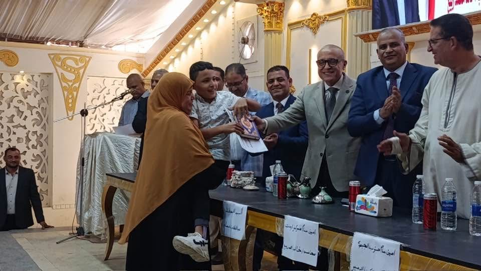 محافظ الأقصر والطفل ياسين