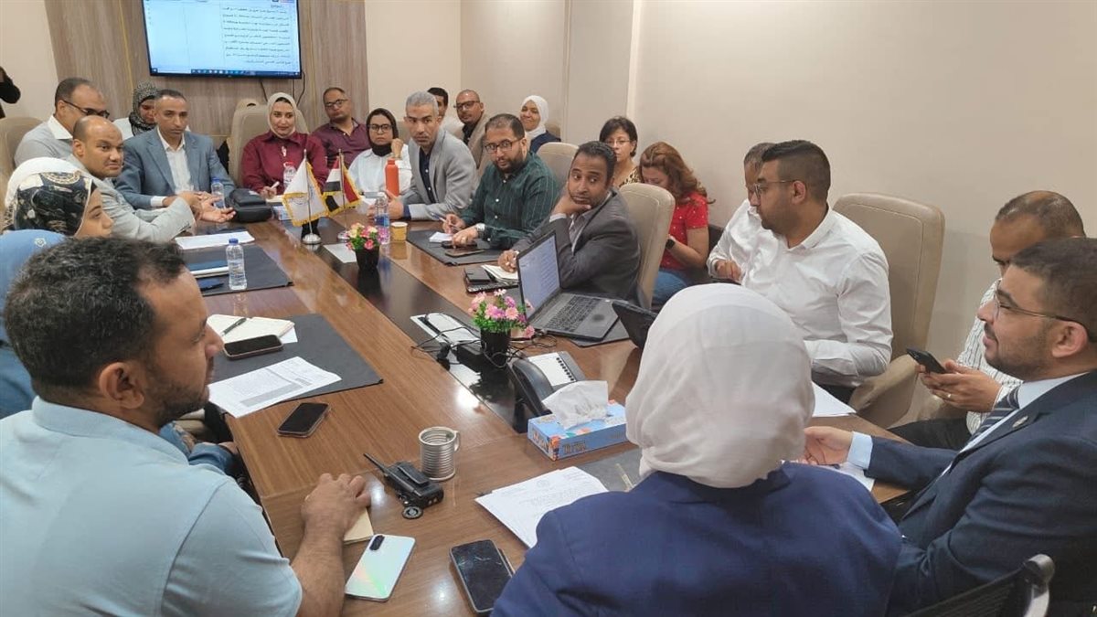 اجتماع هيئة الرعاية والتأمين الصحي بالأقصر