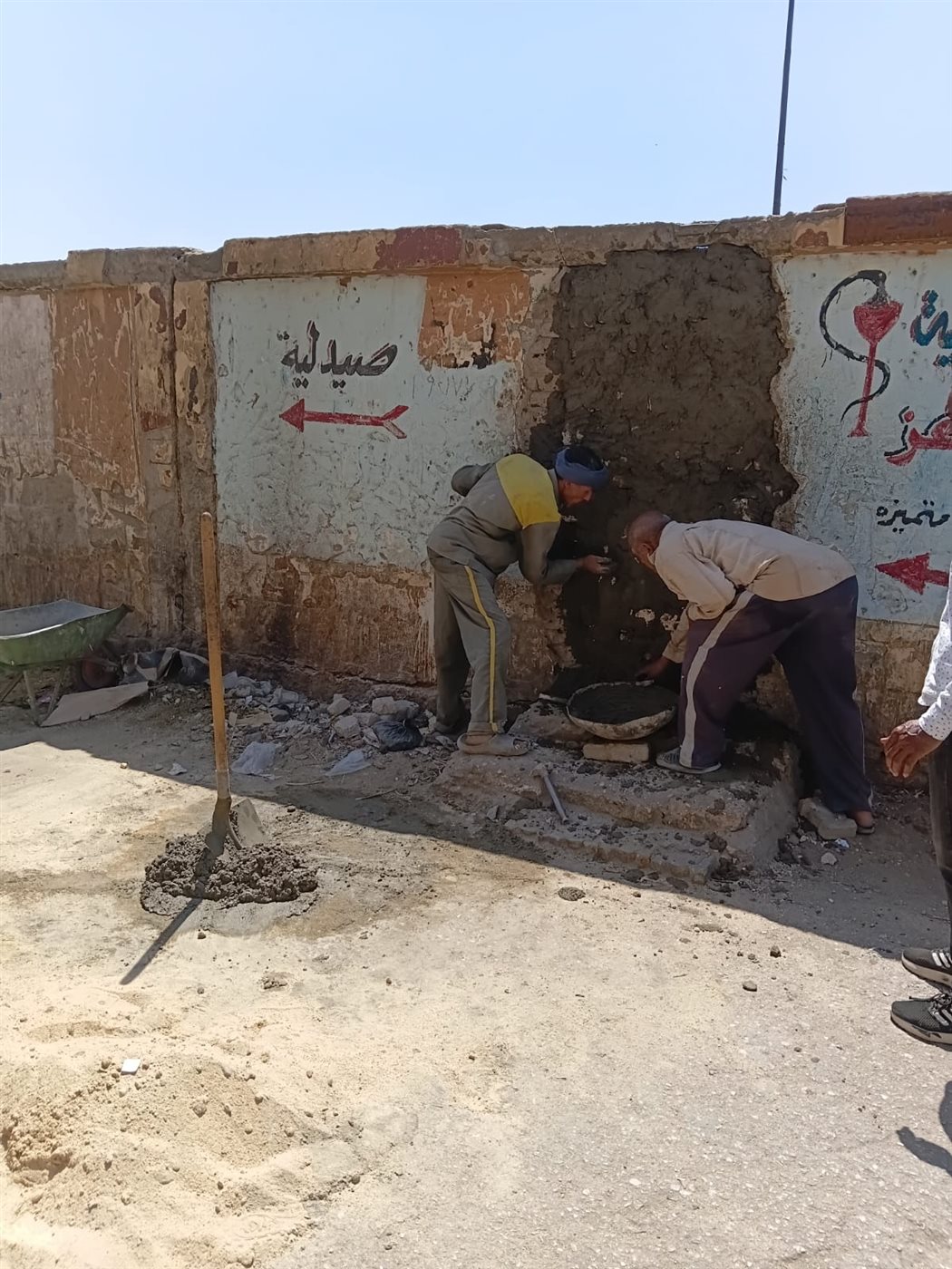 غلق منافذ غير شرعية على شريط السكة الحديد بالأقصر&nbsp;