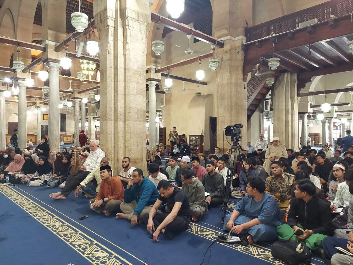 خلال محاضرة الدكتور عباس شومان