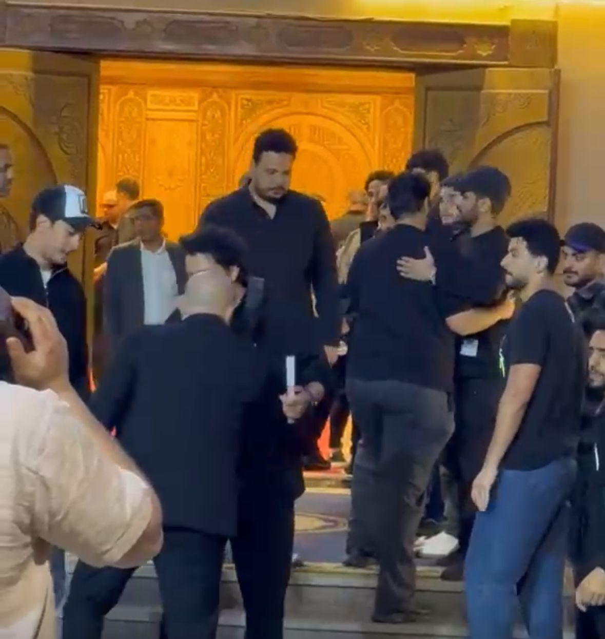 مصطفى غريب في عزاء يساند حمدي المرغني