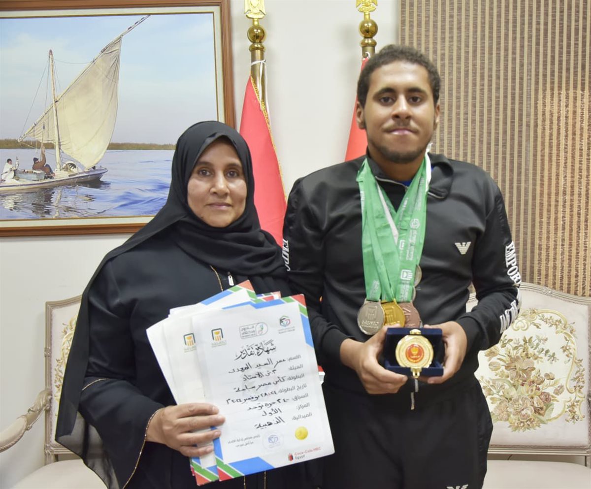 تكريم أسرة الشهيد محمود أبو جمرة وبطل الجمهورية للسباحة&nbsp;