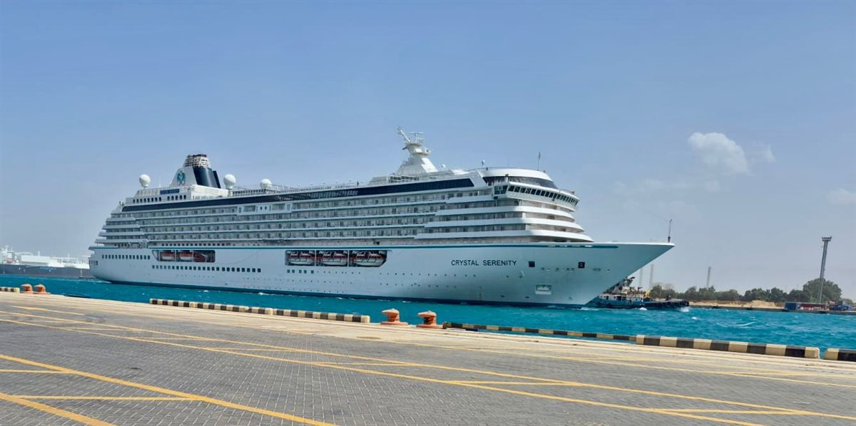 السفينة السياحية (CRYSTAL SERENITY)