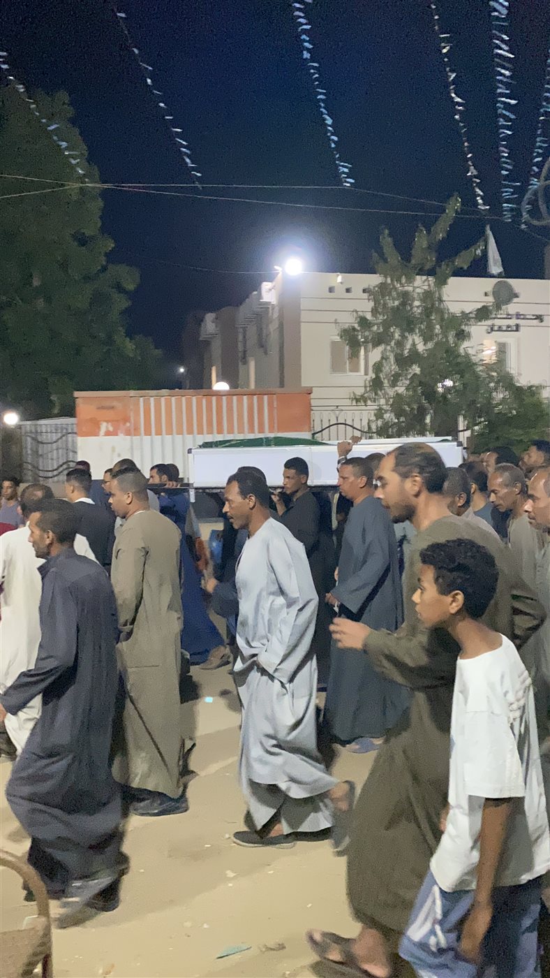 تشييع جثمان الشاعر والصحفي سيد العديسي