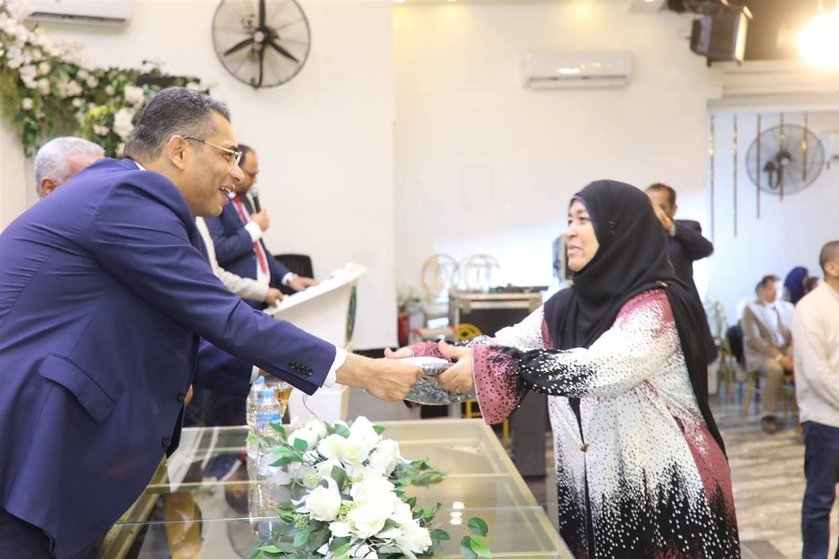 محافظ البحر الاحمر يودع بعثة الحج 