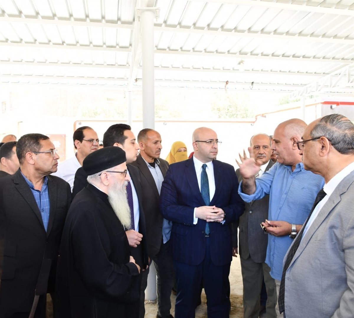 محافظ الفيوم يتفقد أعمال تطوير مواقف سيارات في دمو وسنهور