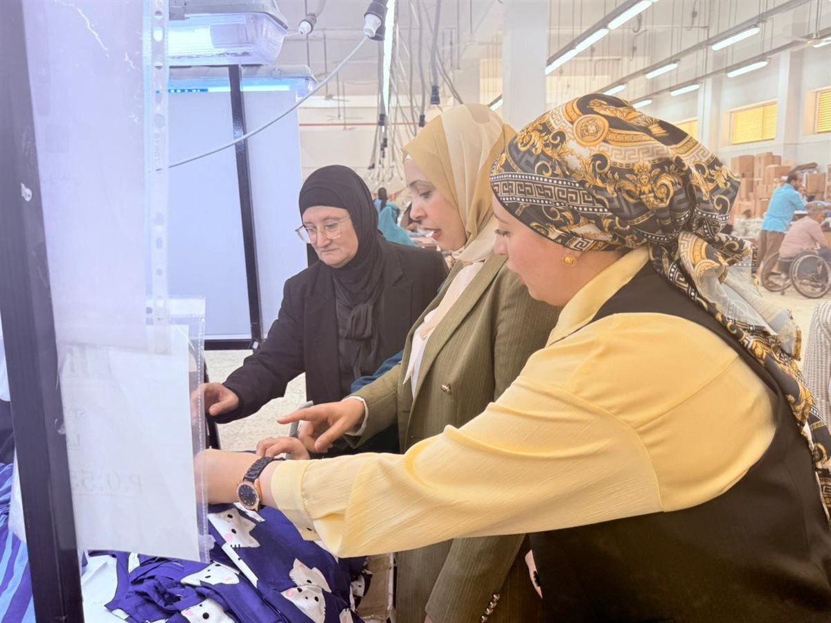 احتفالية لعيد العمال داخل مصنع الغزل والنسيج