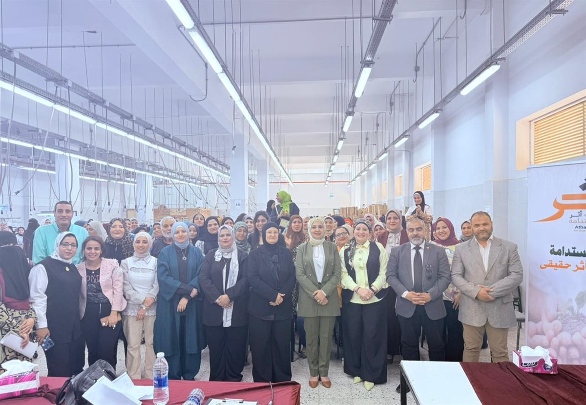 احتفالية لعيد العمال داخل مصنع الغزل والنسيج
