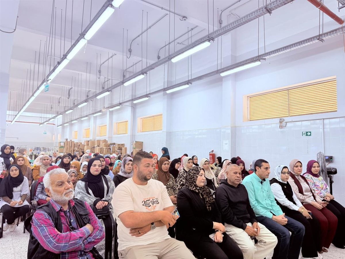 احتفالية لعيد العمال داخل مصنع الغزل والنسيج