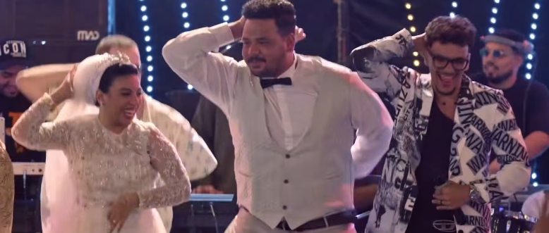غناء مصطفى غريب ودنيا سامي وحودة بندق.. طرح أغنية في حاجة غلط من فيلم الكلام على إيه