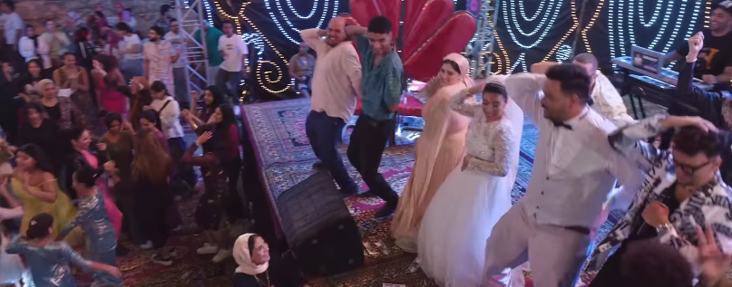 غناء مصطفى غريب ودنيا سامي وحودة بندق.. طرح أغنية في حاجة غلط من فيلم الكلام على إيه