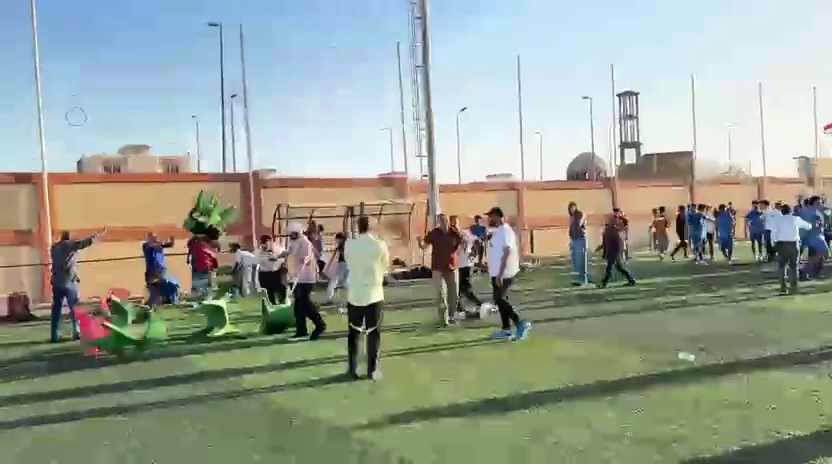 خناقة شوارع في مباراة بين فريقي المدينة المنورة والتجمع ببطولة الجمهورية مواليد 2009