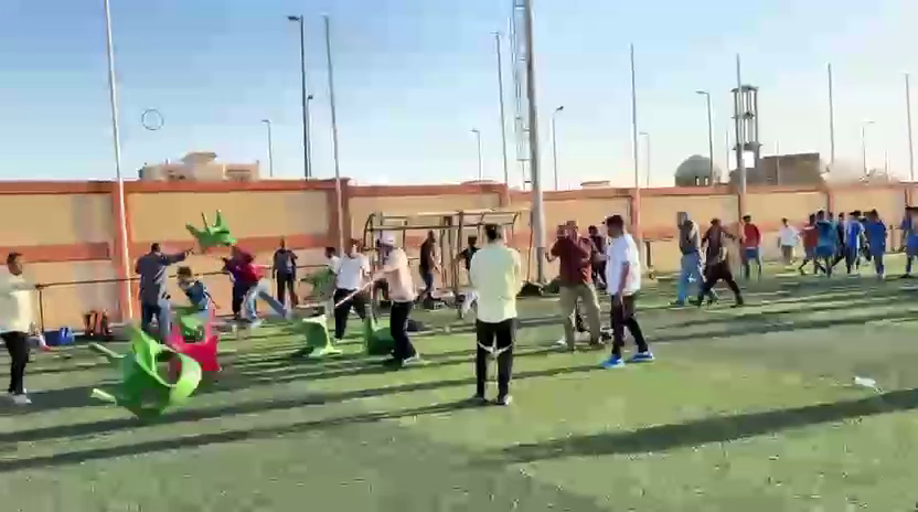 خناقة شوارع في مباراة بين فريقي المدينة المنورة والتجمع ببطولة الجمهورية مواليد 2009