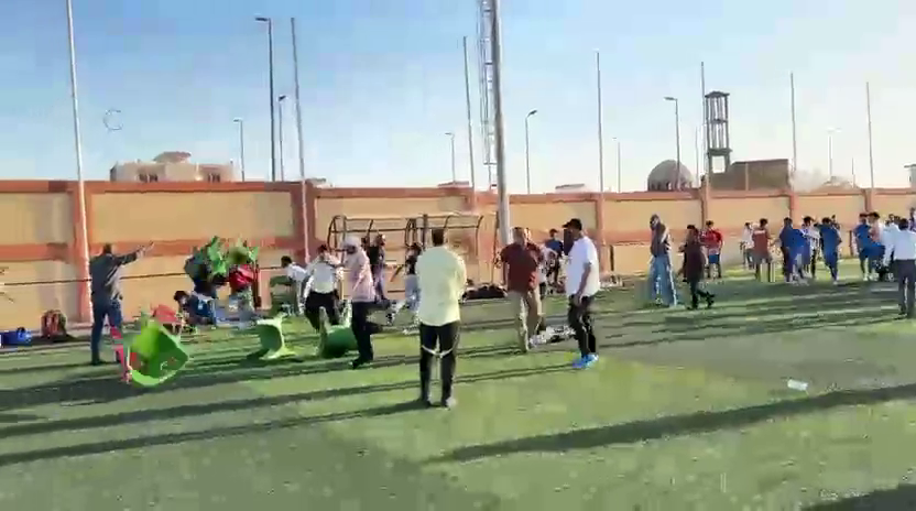 خناقة شوارع في مباراة بين فريقي المدينة المنورة والتجمع ببطولة الجمهورية مواليد 2009