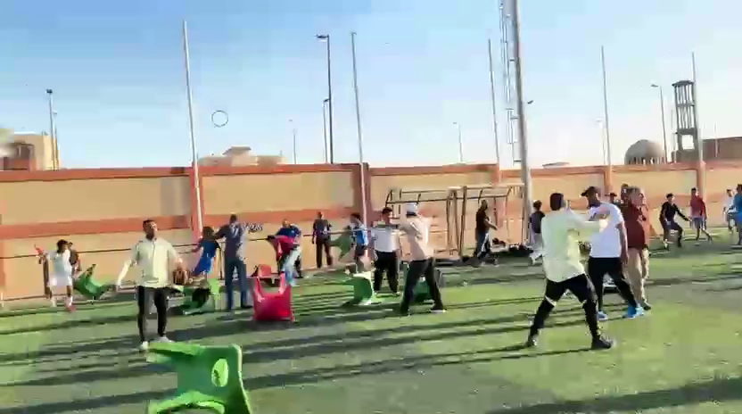 خناقة شوارع في مباراة بين فريقي المدينة المنورة والتجمع ببطولة الجمهورية مواليد 2009