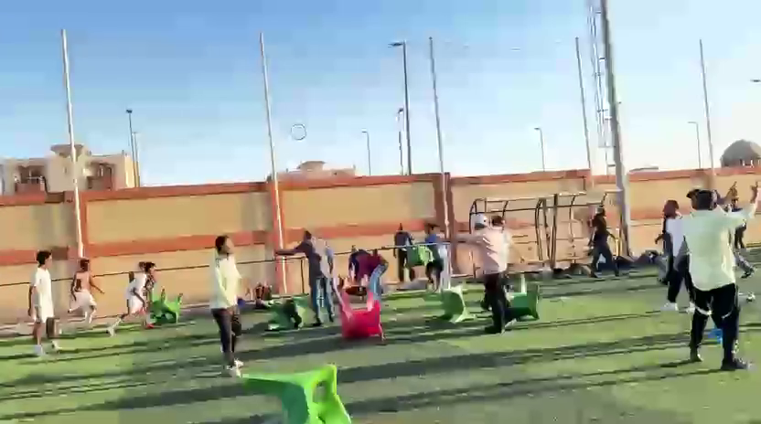 خناقة شوارع في مباراة بين فريقي المدينة المنورة والتجمع ببطولة الجمهورية مواليد 2009