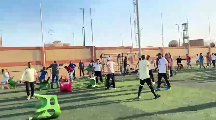 خناقة شوارع في مباراة بين فريقي المدينة المنورة والتجمع ببطولة الجمهورية مواليد 2009