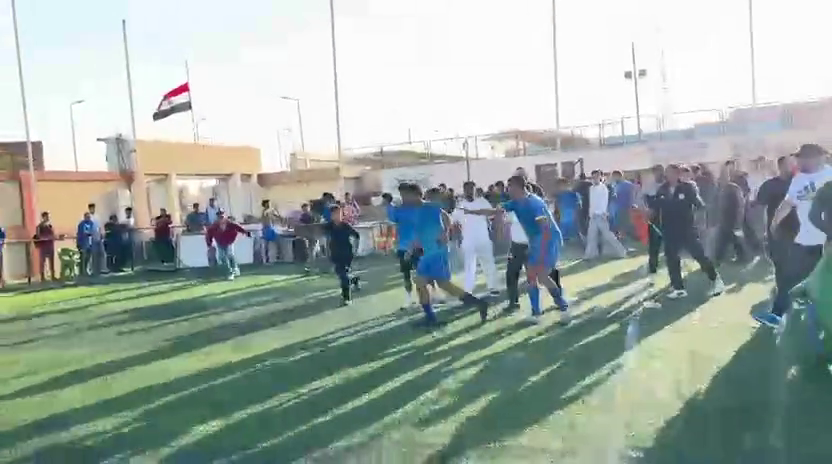 خناقة شوارع في مباراة بين فريقي المدينة المنورة والتجمع ببطولة الجمهورية مواليد 2009