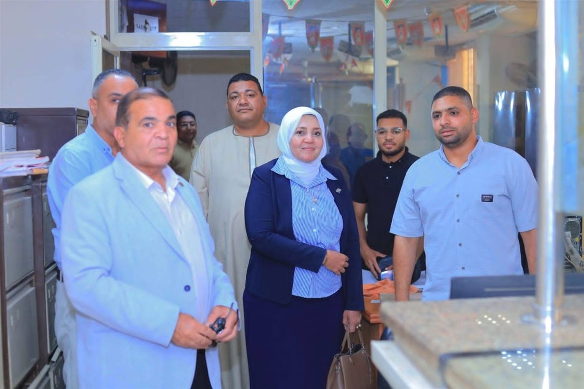 اجتماع رئيس مركز اسنا ومديرة التأمين الصحي&nbsp;