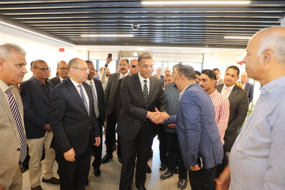 محافظ البحر يفتتح فرع جديد للبنك الاهلي بالغردقة 