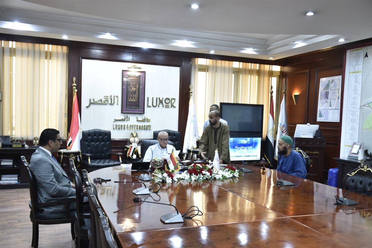 محافظ الأقصر يجتمع وأهالي أصفون لبحث مطالبهم&nbsp;