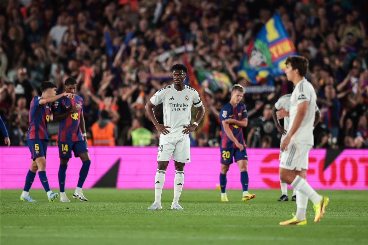 مباراة الكلاسيكو بين ريال مدريد وبرشلونة في الجولة 35 لمسابقة الدوري الإسباني
