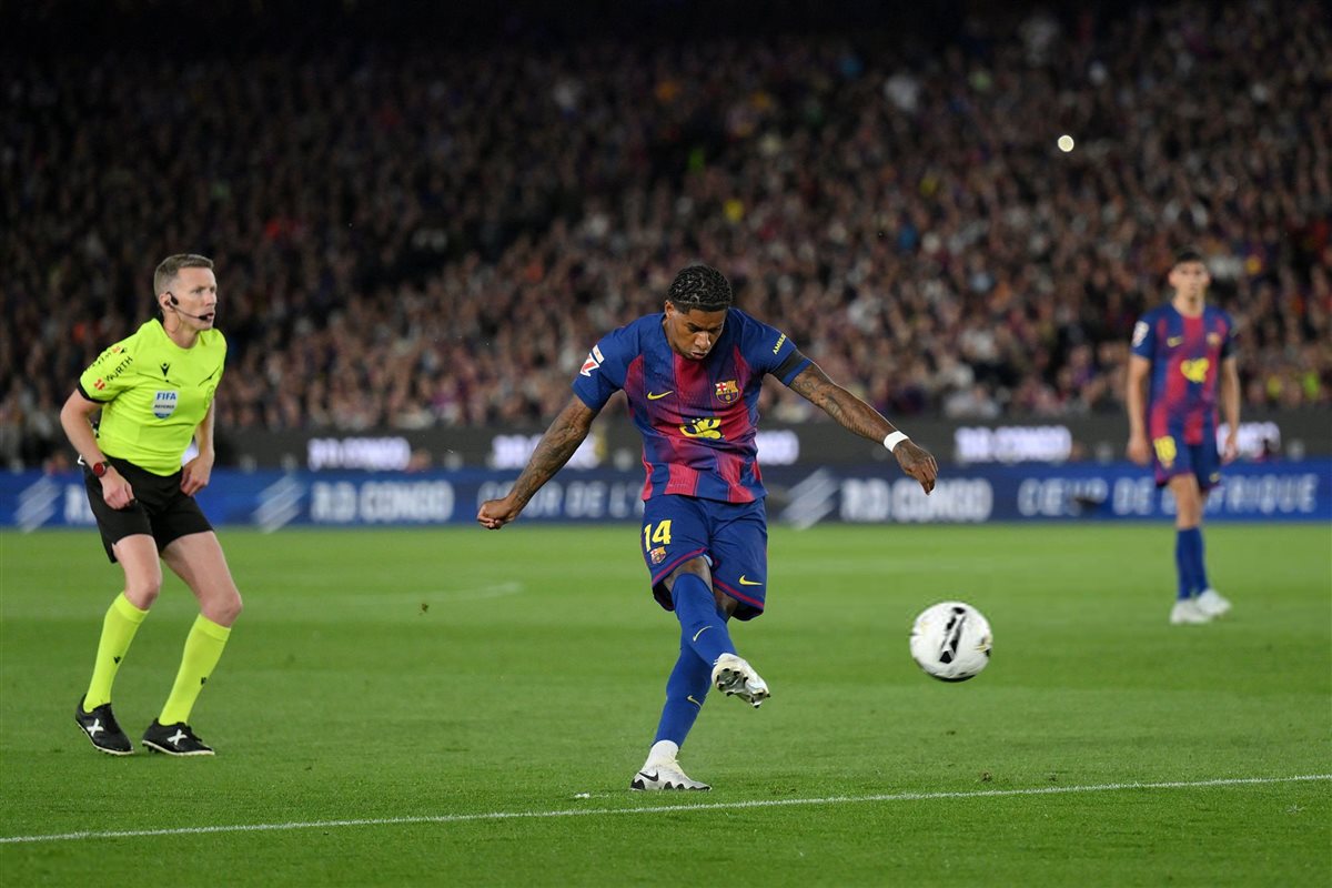 مباراة الكلاسيكو بين ريال مدريد وبرشلونة في الجولة 35 لمسابقة الدوري الإسباني
