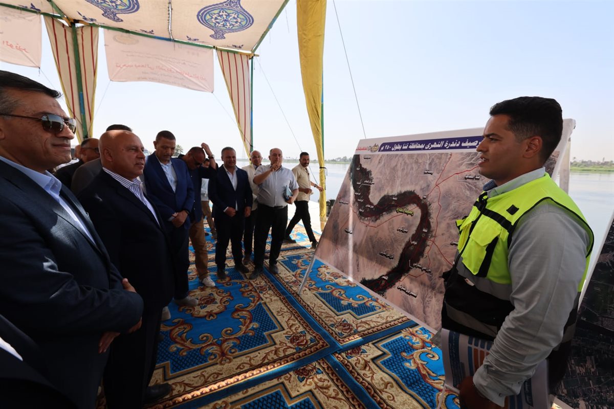 على هامش جولة الوزير بميناء دندرة النهري