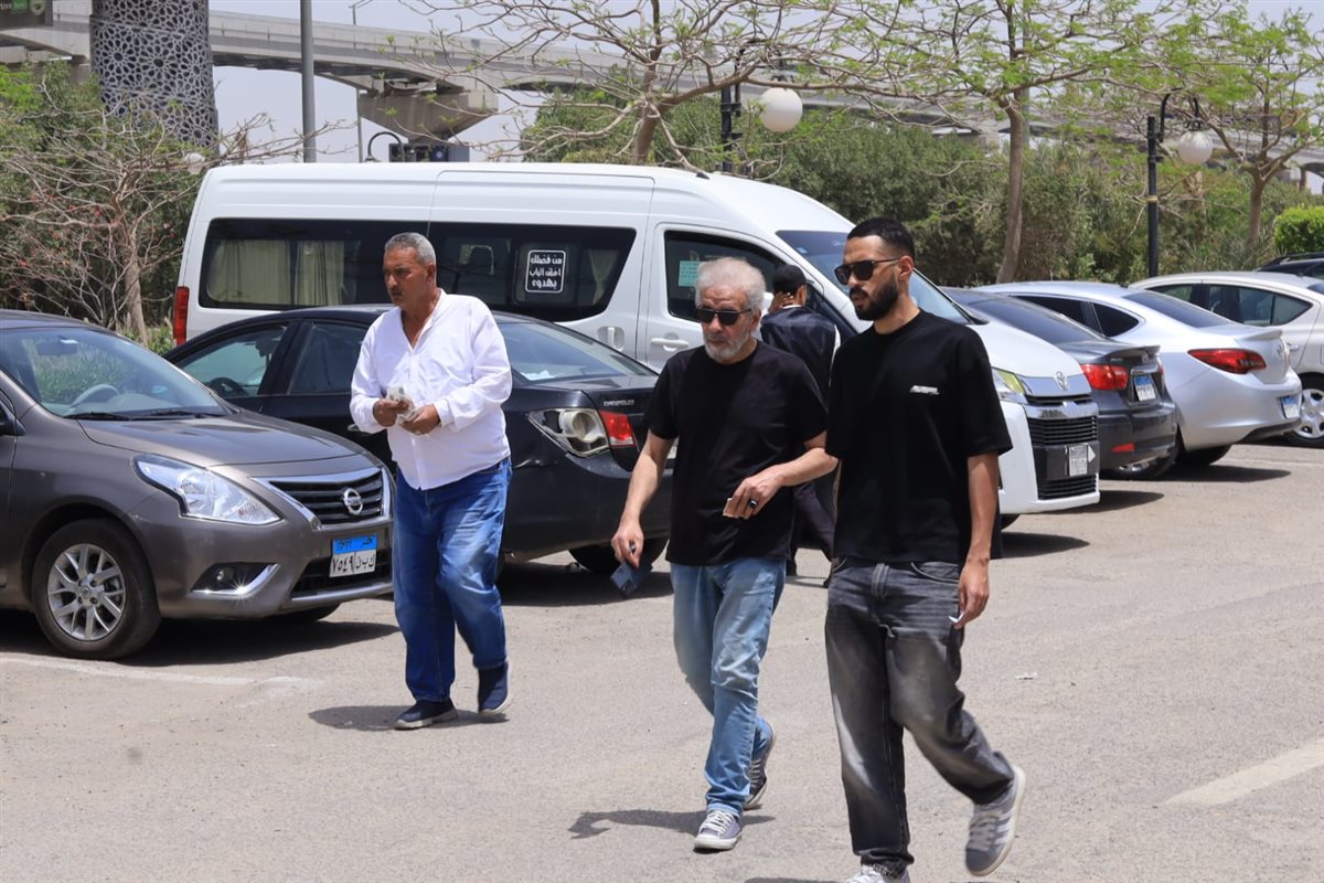 منهم سلوى محمد علي وإيهاب فهمي.. توافد النجوم على جنازة عبد الرحمن أبو زهرة بمسجد الشرطة