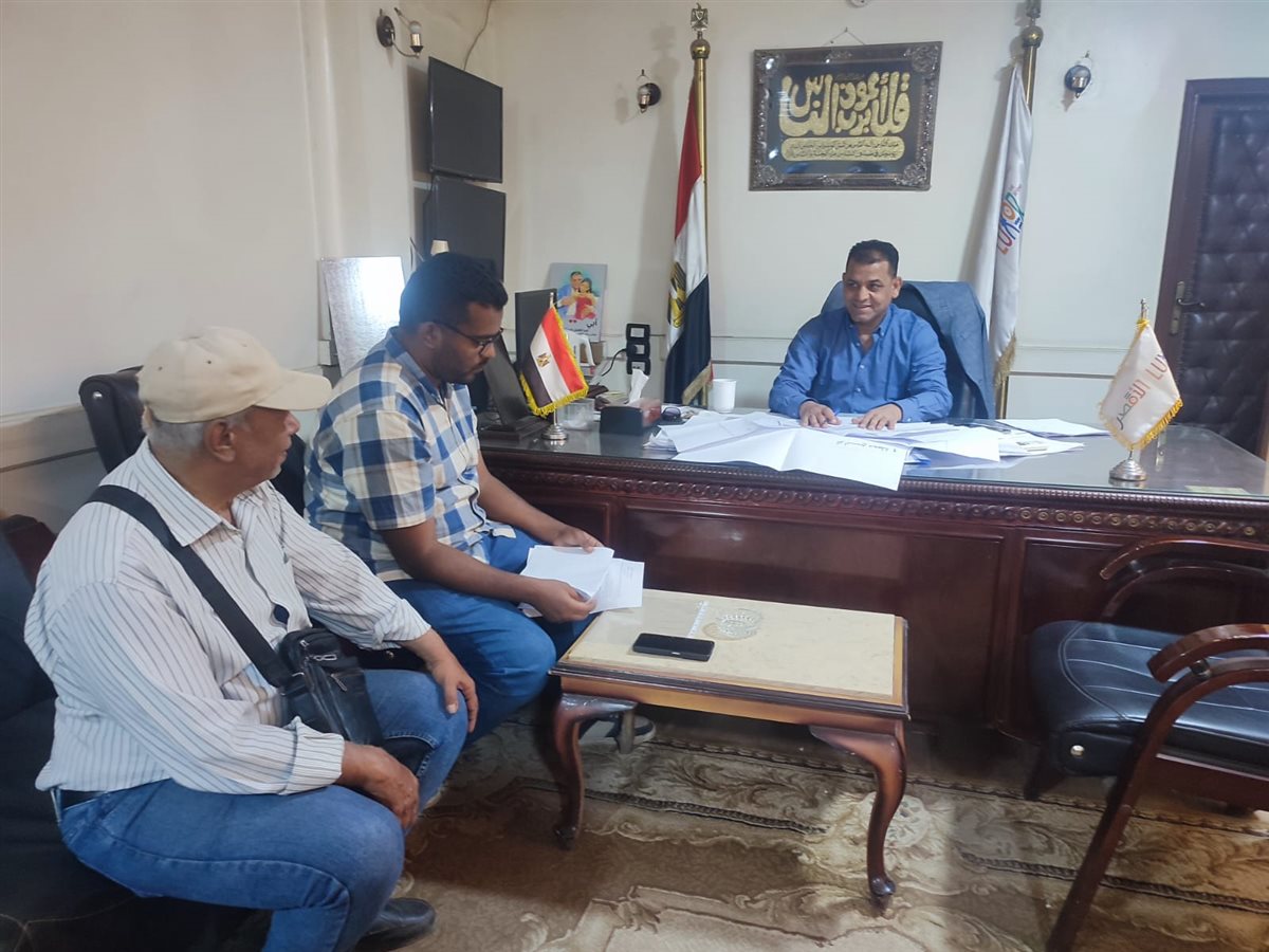 اجتماع رئيس مركز ومدينة أرمنت