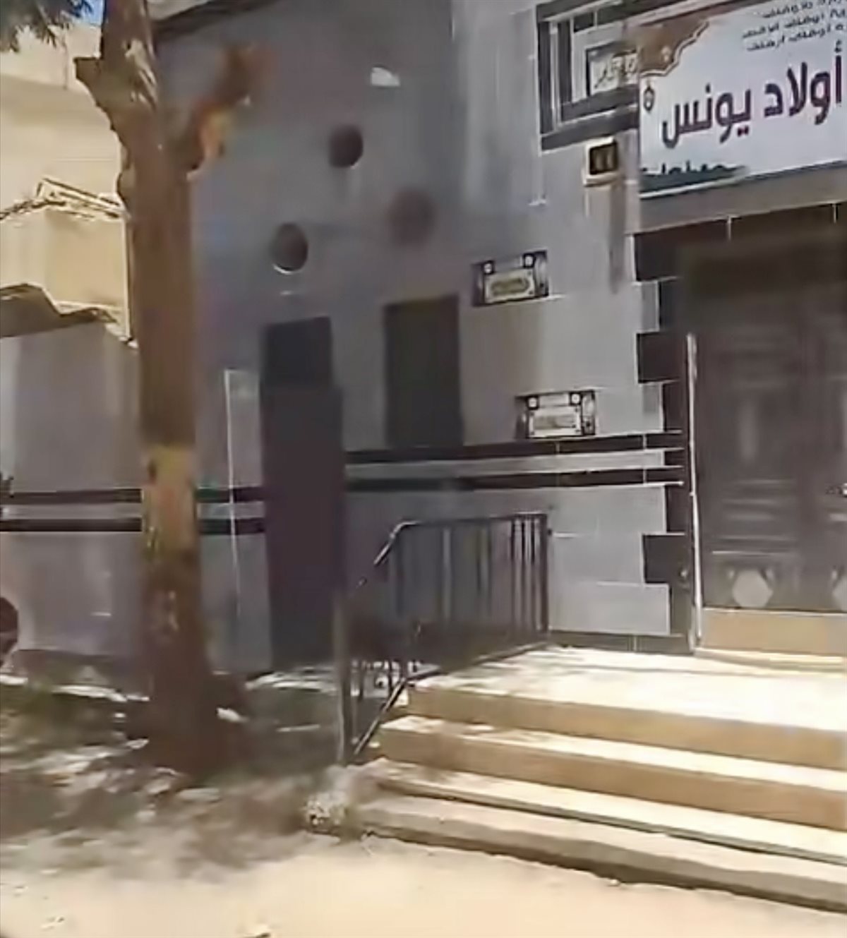 مسجد مغلق امام المصلين بالاقصر&nbsp;