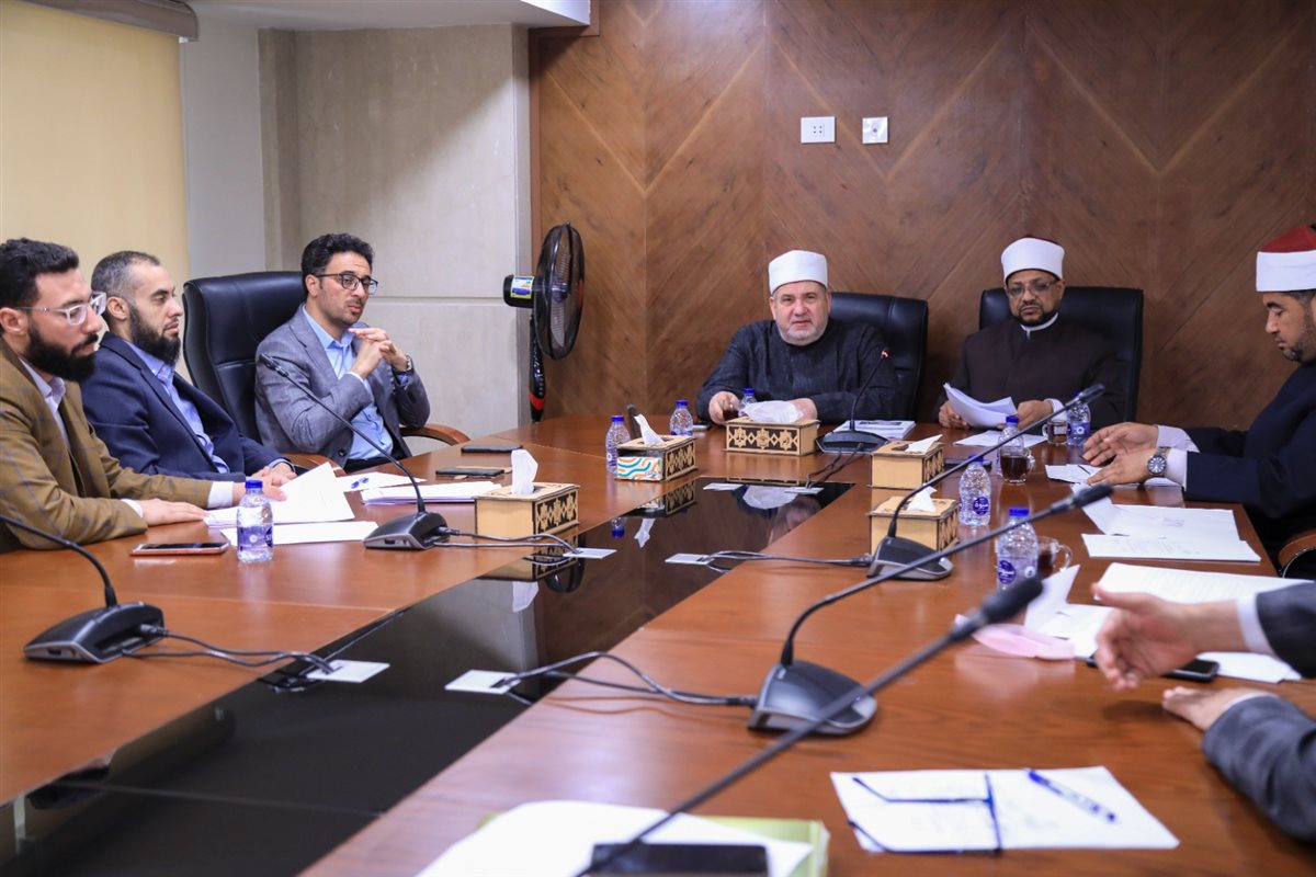 لجنة المتابعة بـ البحوث الإسلاميَّة تستعرض دراسات حول توظيفات الذكاء الاصطناعي في المجال الدِّيني