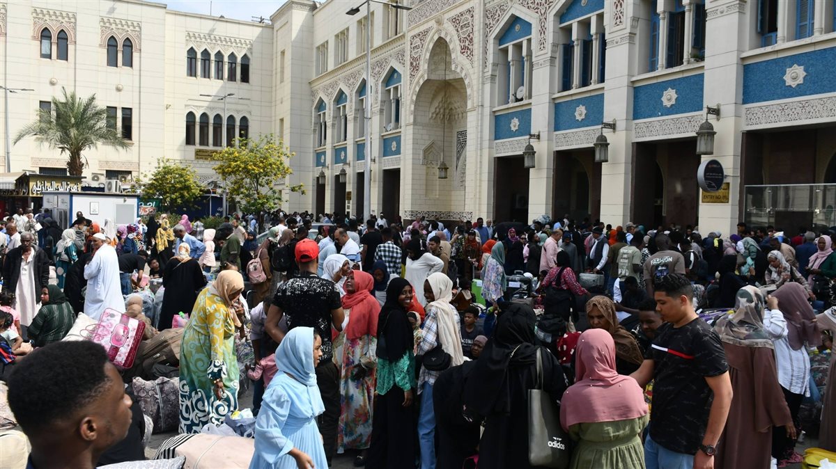 رحلة جديدة لنقل السودانيين إلى أسوان